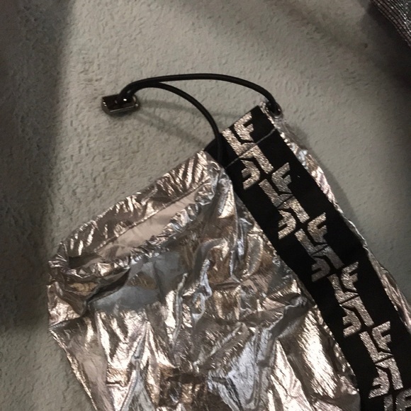 LF jumpsuit never worn org 234$ - Picture 3 of 4